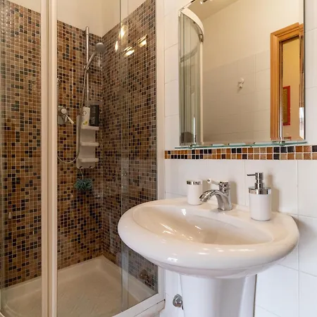 Con Splendido Terrazzo Apartment *